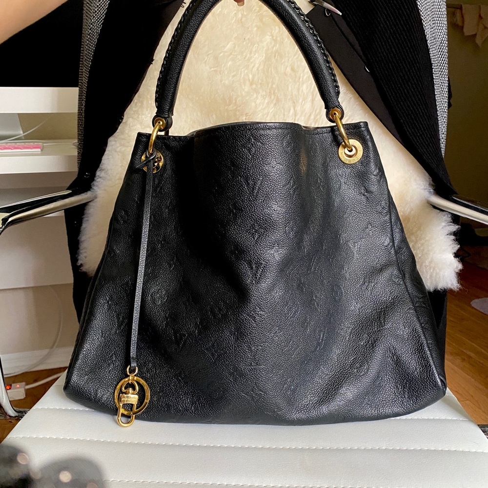 💯Authentic Louis Vuitton Artsy MM Noir